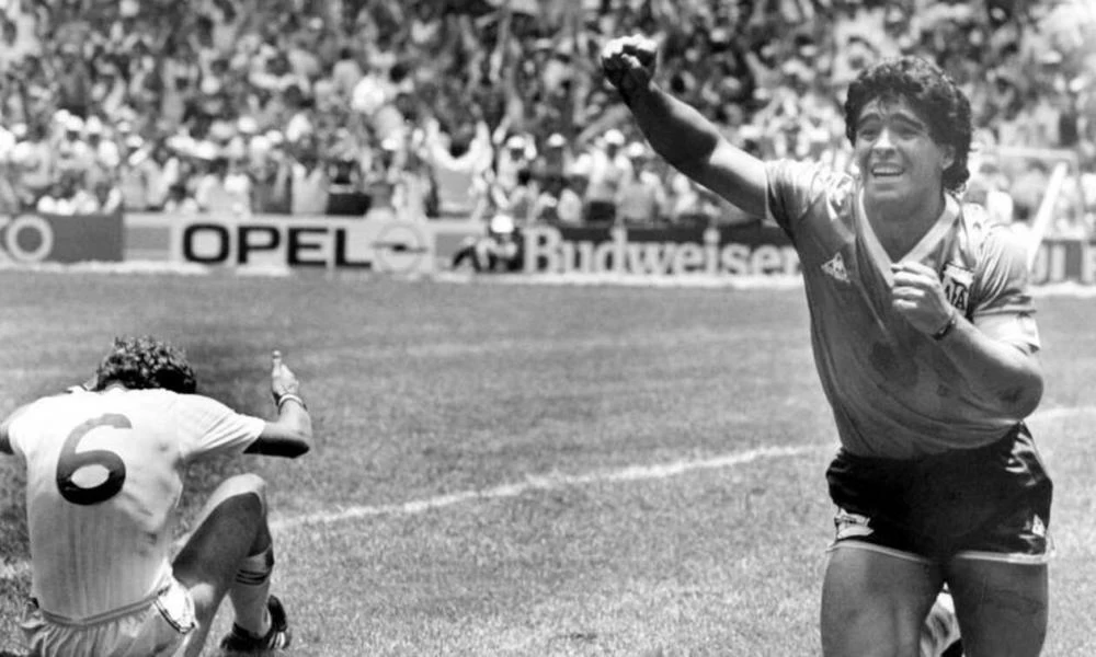 Ήρθε η ώρα για τον Μαραντόνα να "επιστρέψει" το "το χέρι του Θεού"!